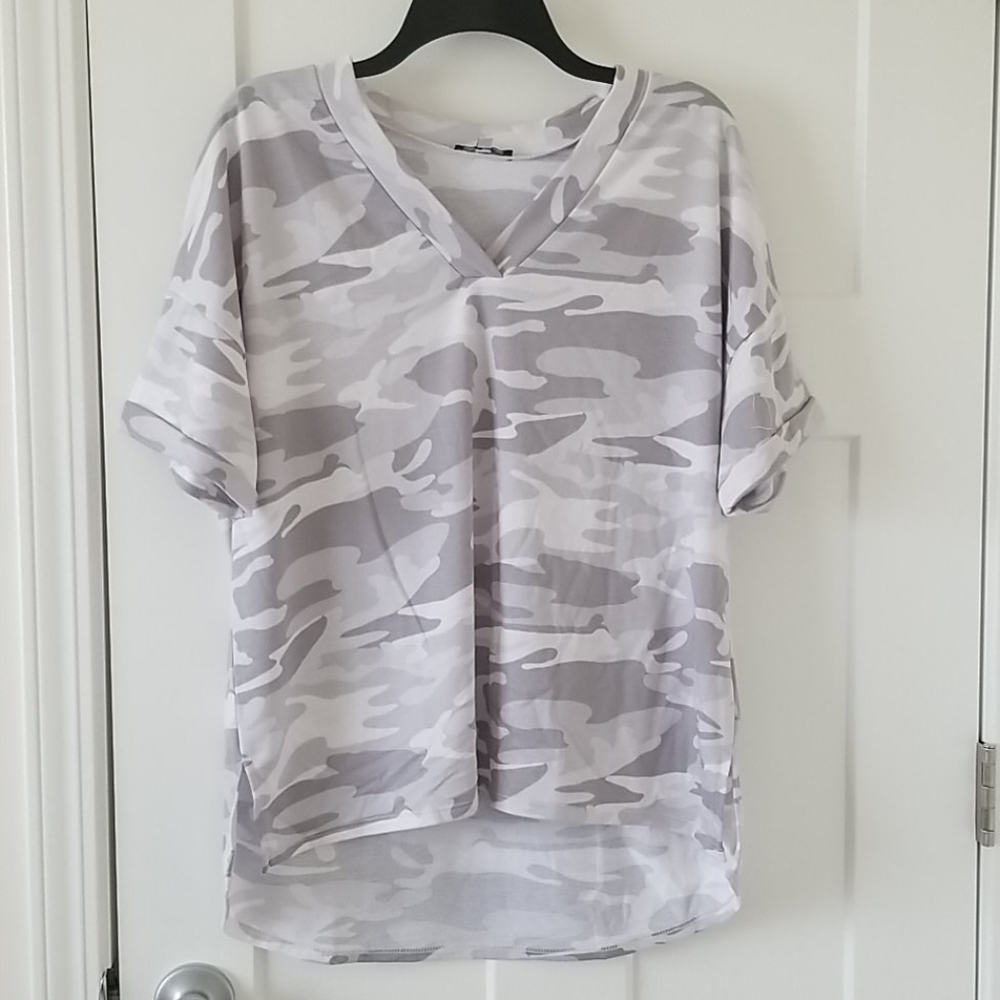 NWOT White Birch Camo Top. Large